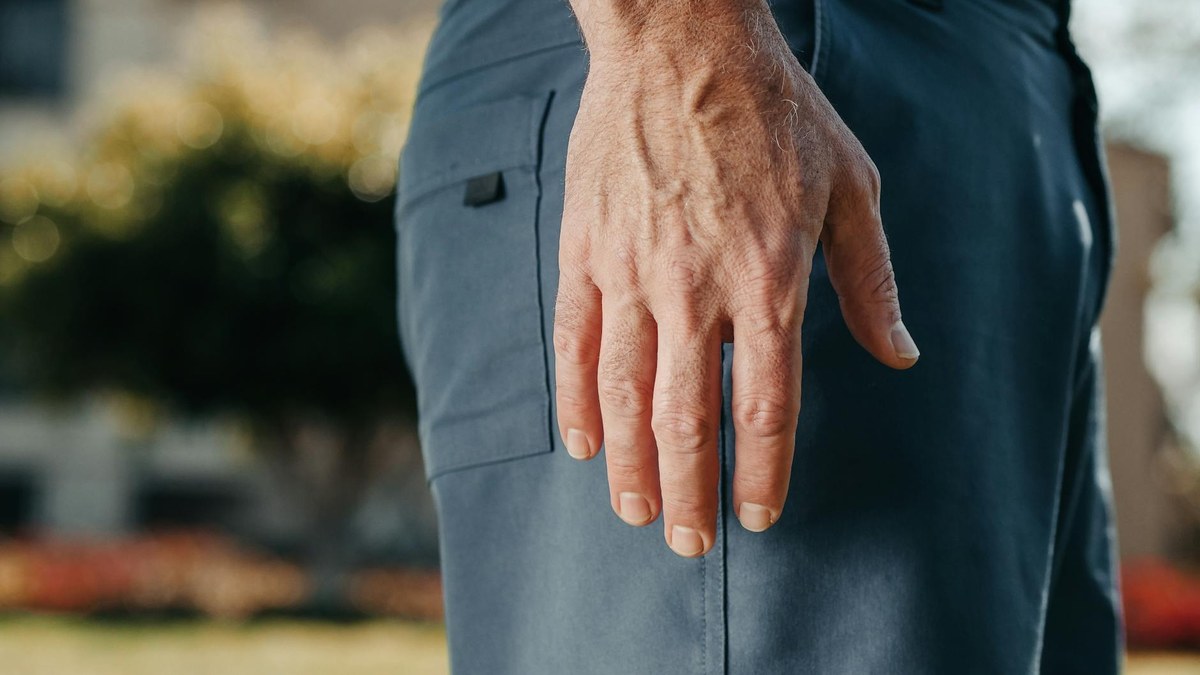 person comfortably wearing a light blue wide-leg 6-part bermuda shorts in a park on a sunny day