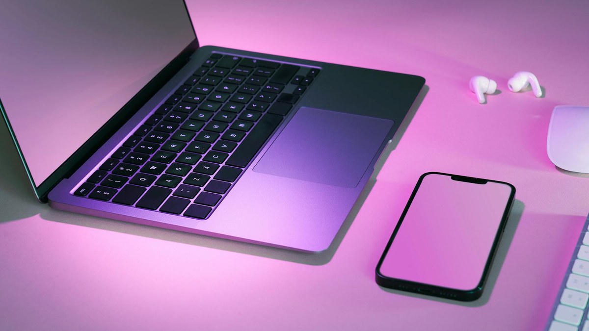 Digital nomad modern tech setup