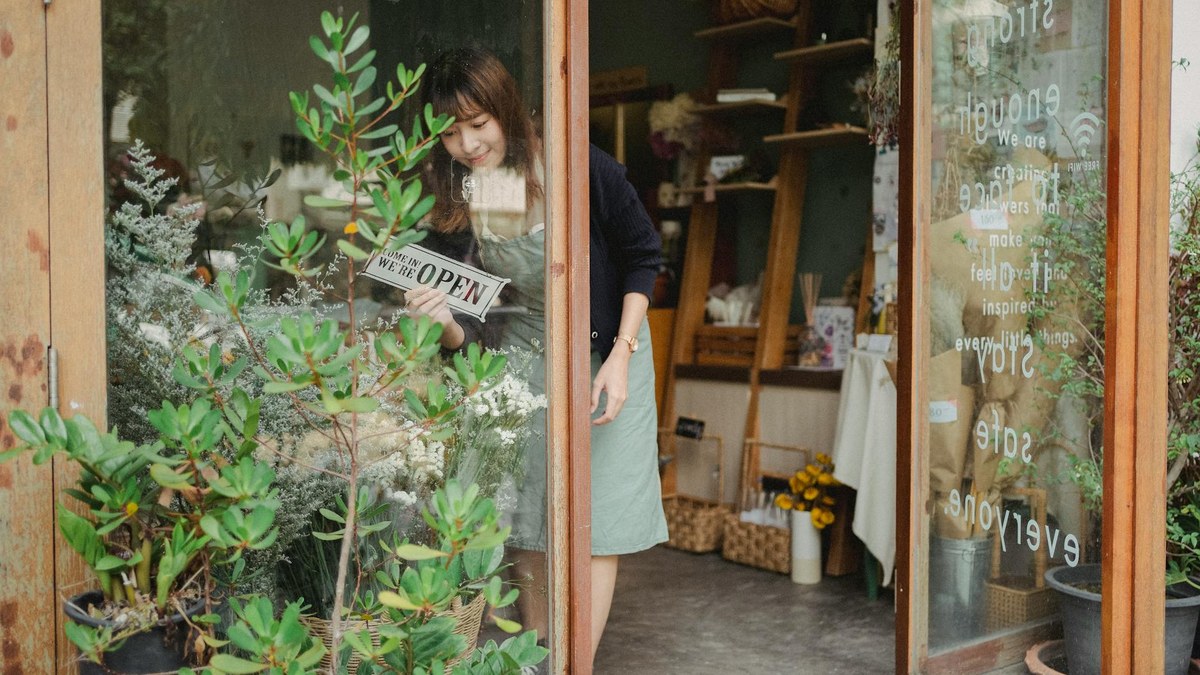 korean small business owner receiving consultation from an expert